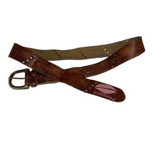 Betsey Johnson embroidered lips brown leather belt